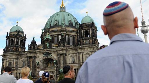 Antisemitismus heute - Wie judenfeindlich ist Deutschland? 28102013-die-story-im-ersten-antisemitismus-heute-100-108%7E_v-varm_8407d5