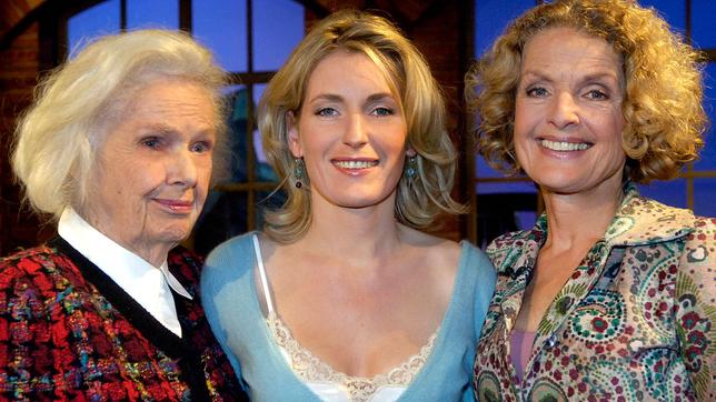 Drei Generationen, 3 starke Frauen der erfolgreichen Künstlerdynastie Furtwängler. v.l.n.r. Elisabeth, Witwe von Dirigent Wilhelm Furtwängler, Maria Furtwängler und Kathrin Ackermann, Schauspielerinnen.
