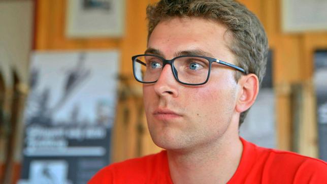 Bildquelle: SWR/ Robert Dinges Wird Adrian Probst die leeren Kassen der Bergwacht füllen können? Oder scheitert der junge Vorsitzende an seinen neuen Aufgaben?