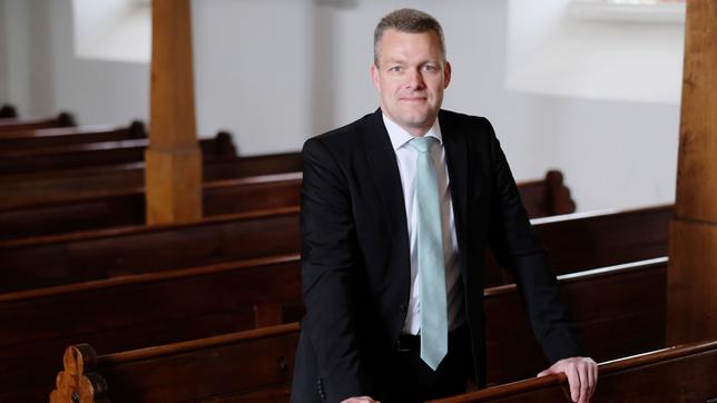 Bild: dpa /Sebastian Willnow Pfarrer Sven Petry