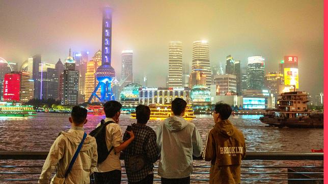 Junge Menschen in Shanghai. Die Stadt ist noch immer das Symbol für Chinas rasanten Aufstieg. Doch ist der Traum für die Gen Z im Land vorbei?