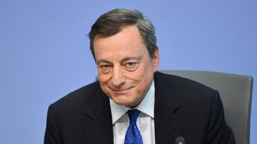 Bildquelle: dpa Seit März 2016 ist der Kurs von Mario Draghi unverändert: Zinsen auf Null und Ankauf von Unternehmensanleihen in großem Stil.