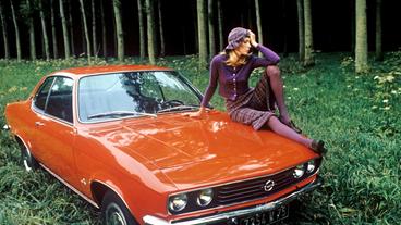 Bildquelle: dpa Ein Model posiert auf einem Manta. In den 70er Jahren ein sehr begehrtes Modell.