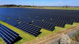 Photovoltaikanlage auf einem Acker