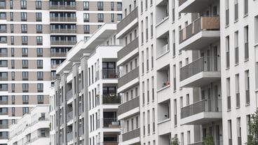 Neu errichtete Mehrfamilienhuser im Europaviertel in Frankfurt.