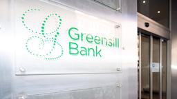 Eine Eingangstr zum Gebude der Greensill-Bank.