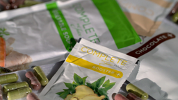 Packungen mit Shakes von Juice Plus