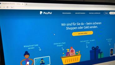 Paypal-Internetseite auf einem Monitor