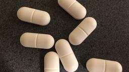 Durch die Einnahme von Fluorchinolon-Antibiotika drohen Patienten schwere Nebenwirkungen.