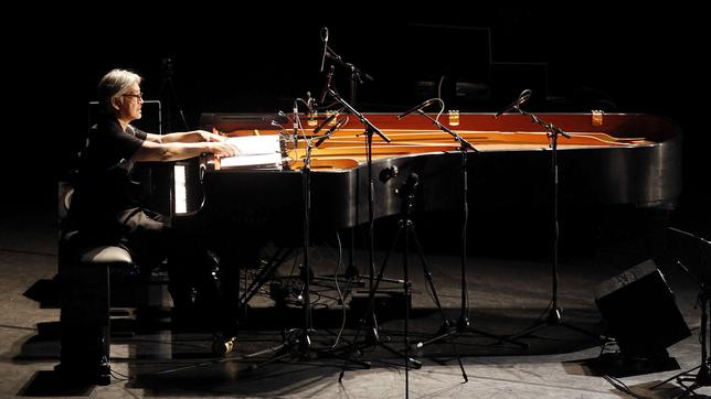 Bild: epa/Ricardo Suarez Ryuichi Sakamoto bei einem Konzert in Spanien