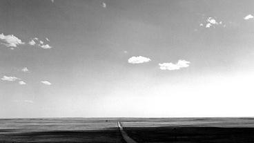 Bild: Robert Adams/Robert Adams Robert Adams, North of Keota, Colorado, The Plains, 1965-1973 (Ausschnitt)