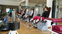 Senioren im Fitnessstudio