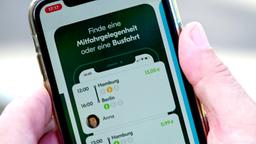 Auf der Handyoberflche ist eine Mitfahr-App zu sehen.