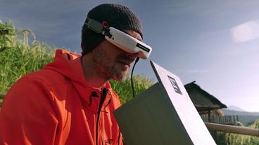 Bild: WDR Florian Fischer mit Videobrille
