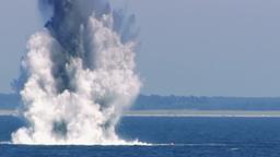 Explosion an der Wasseroberflche