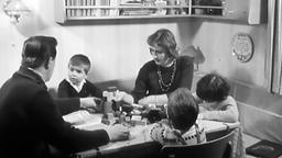 Eltern und Kinder am Tisch