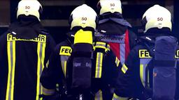 Feuerwehrmnner auf dem Weg zum Einsatzort