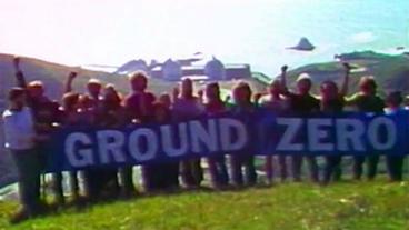 Protestanten mit Transparent „Ground Zero“ vor dem Diablo Canyon Kernkraftwerk (Bild WDR)