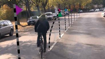 Bild: NDR Fahrradfahrer spielt Slalom