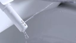 Ein Wasserstrahl spritzt aus der Dse