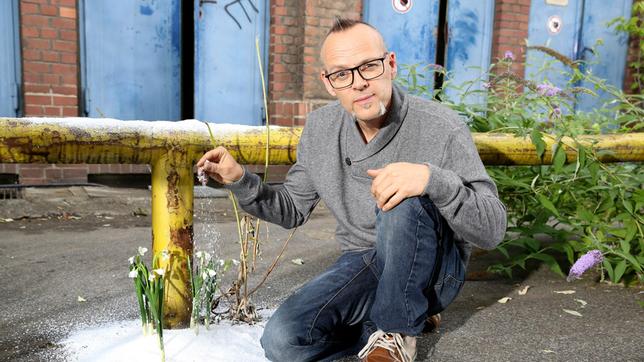 Bild: ARD/Ralf Juergens Thomas D erklärt, wie Pflanzen überwintern.