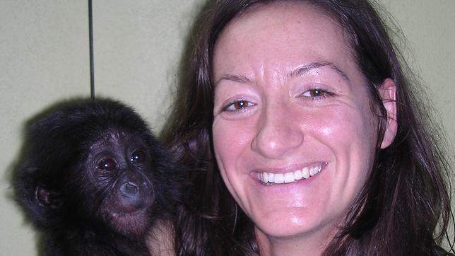 Dr. Christina Geiger mit Bonobo-Baby Bili