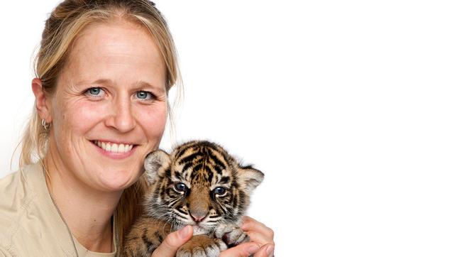 Nicole Schauerte und das Tigerbaby Daseep