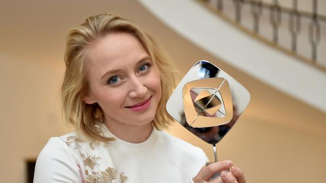 Bild: dpa Anna Maria Mühe mit Grimme Preis