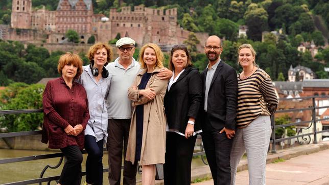 Bildquelle: ARD Degeto/Bernd Spauke/ Bernd Spauke Hannelore Hoger, Sabine Boss (Regie), Robert Berghoff (Kamera), Annette Frier, Birgit Titze (Redakteurin), Christoph Maria Herbst, Brit Possardt (Produzentin)