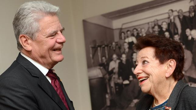 Inge Deutschkron mit Bundespräsident Joachim Gauck