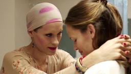 Ärztin Dr. Eve Saks (Jennifer Garner, re.) nimmt Anteil am Schicksal des HIV-infizierten Transvestiten Rayon (Jared Leto).