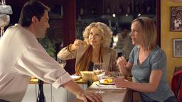 Antonio (Juan Carlos Lopez) unterbreitet Lena (Michaela May, Mitte) und Christine (Eva Meier) ein Angebot, das diese nicht ablehnen können.