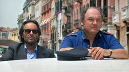 Commissario Brunetti und Sergente Vianello im Boot. 