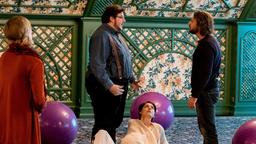 Claudius Zorn (Stephan Luca) findet Schröder (Axel Ranisch) und Malina (Katharina Nesytowa) beim Geburtsvorbereitungskurs. Zorn kapiert gar nichts.