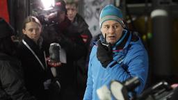 Der Assistenztrainer Norbert Bachler (Marcus Mittermeier) übernimmt die Skimannschaft nach dem Tod des Chefs.