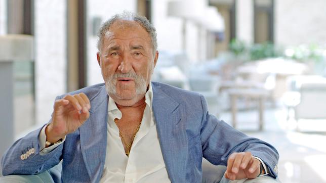Der milliardenschwere Industriemogul Ion Tiriac managte Becker neun Jahre lang – von 1984 bis 1993. Der Rumäne hat auch heute noch viel für seinen ehemaligen Schützling übrig.