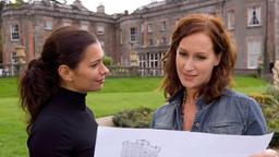 Die Architektin Lea (Sandra Speichert, li.) lernt Brians Ex-Frau Rebecca (Nicole Beutler) kennen.