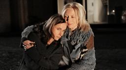 Die gestresste Fiona (Claudia Michelsen, li.) findet Unterstützung bei ihrer Mutter Gitta (Maren Kroymann).