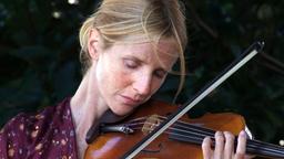 Die Lehrerin Mademoiselle Chambon (Sandrine Kiberlain) wollte eigentlich Violinistin werden.