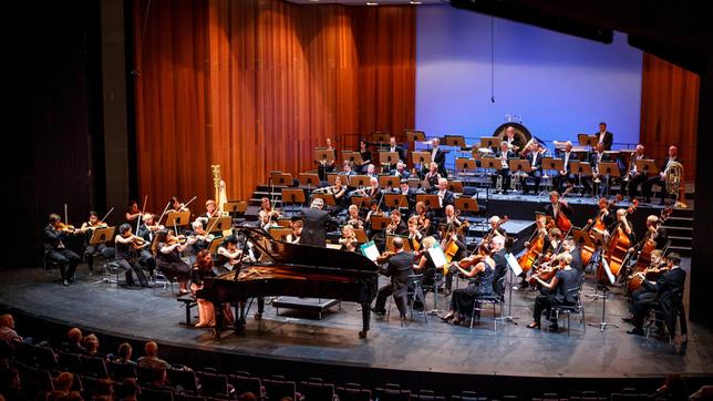 Bild: WDR/imago/Rüdiger Wölk Gemeinsam mit dem Sinfonieorchester Münster übernehmen die Chöre der beiden Städten des Westfälischen Friedens, Münster und Osnabrück die musikalische Gestaltung des Gottesdienstes.