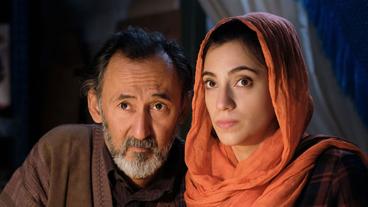 Bild: BR/Lotus-Film/ORF/Petro Domenigg Adnan (Ercan Durmaz) und Aischa (Zeynep Bozbay)