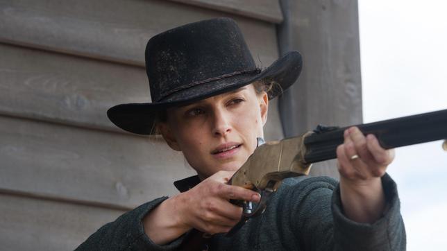Jane (Natalie Portman) hat eine Waffe.