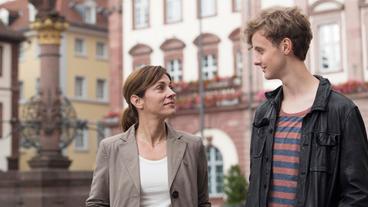 Bild: ARD Degeto/Thomas Kost HOTEL HEIDELBERG: Jeremy (David Nolden) wird langsam erwachsen und lässt sich von seiner Mutter Annette (Ulrike C. Tscharre) nichts mehr sagen.