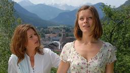 Utta Danella: Juliane (Karin Thaler) macht sich Sorgen um das Seelenleben ihrer jüngeren Schwester Sarah (Alma Leiberg).