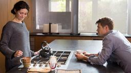 Kates Mann Evan (Josh Duhamel) hat Probleme mit Bec (Emmy Rossum), der neuen und eigenwilligen Pflegerin seiner Frau.