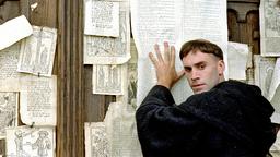 Luther (Joseph Fiennes) schlägt seine berühmten 95 Reform-Thesen an das Portal der Kirche.