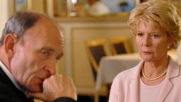 Marie (Christiane Hörbiger) hat erfahren, dass Gerd (Michael Mendl) dafür verantwortlich ist, dass der Mietvertrag für ihr geliebtes Berliner Café nicht verlängert wird.