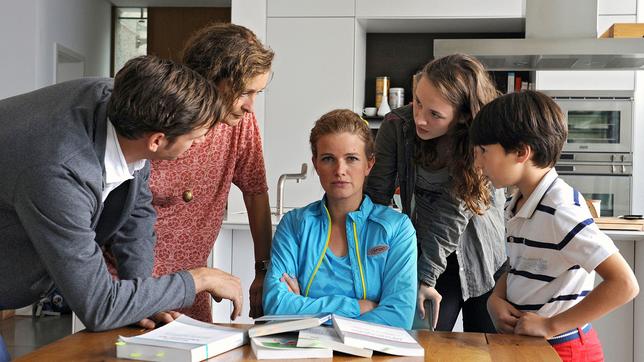Bild: ARD Degeto/Marco Orlando Pichler Mia, Florian, Helga, Sarah und Leon