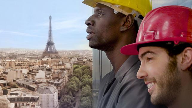 Bild: ARD Degeto/Senator Samba (Omar Sy) und sein Freund Wilson (Tahar Rahim, re.) arbeiten illegal auf dem Bau.