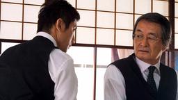 Sasaki (Tsutomu Yamazaki, re.) gibt seinem Schüler Daigo (Masahiro Motoki) einen guten Rat.
